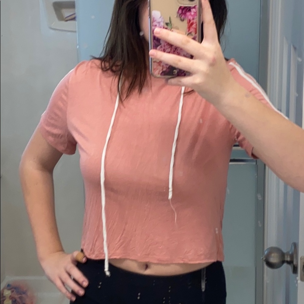 hooded blush pink cropped tee pull over